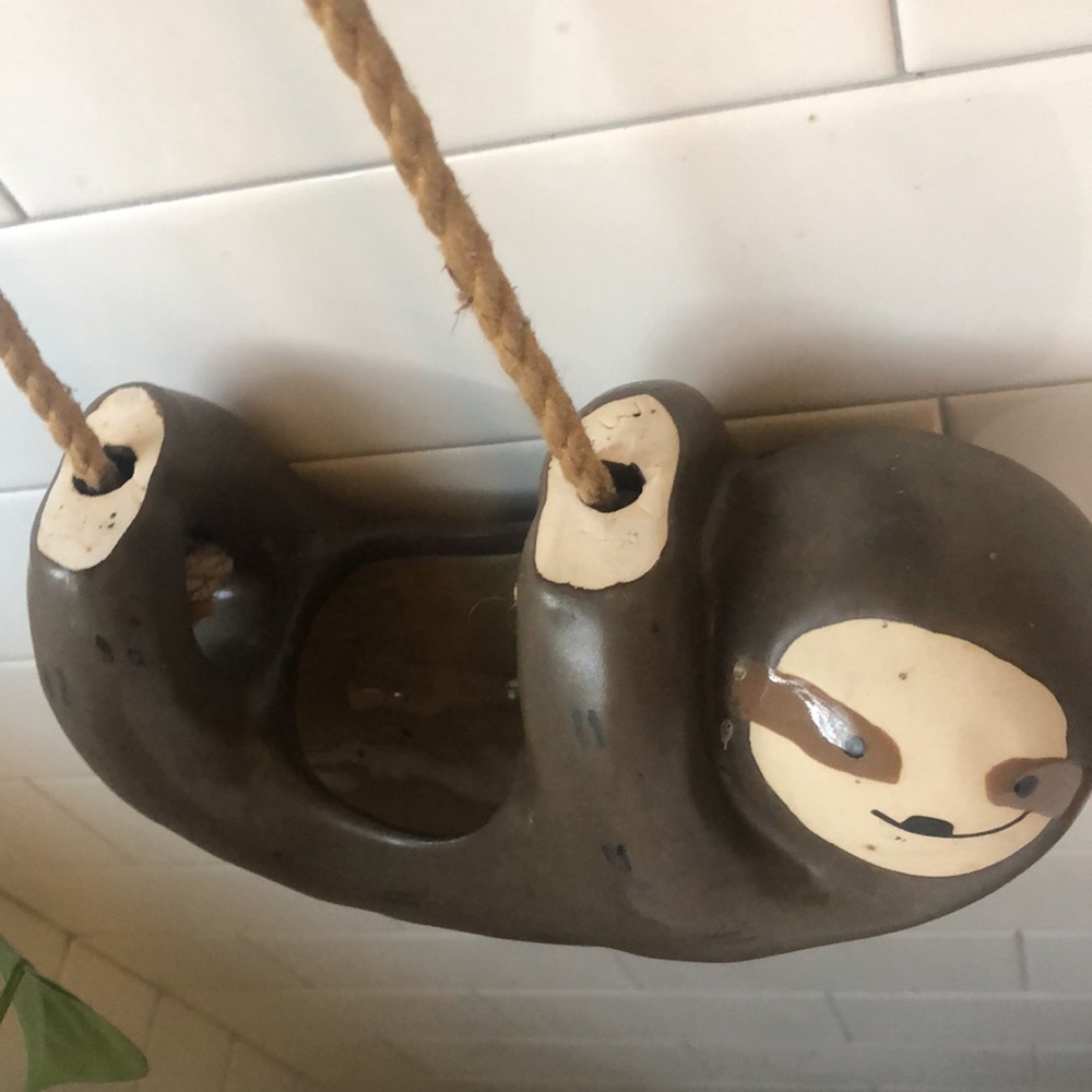 Sloth hanging planter - Picture 3 of 5